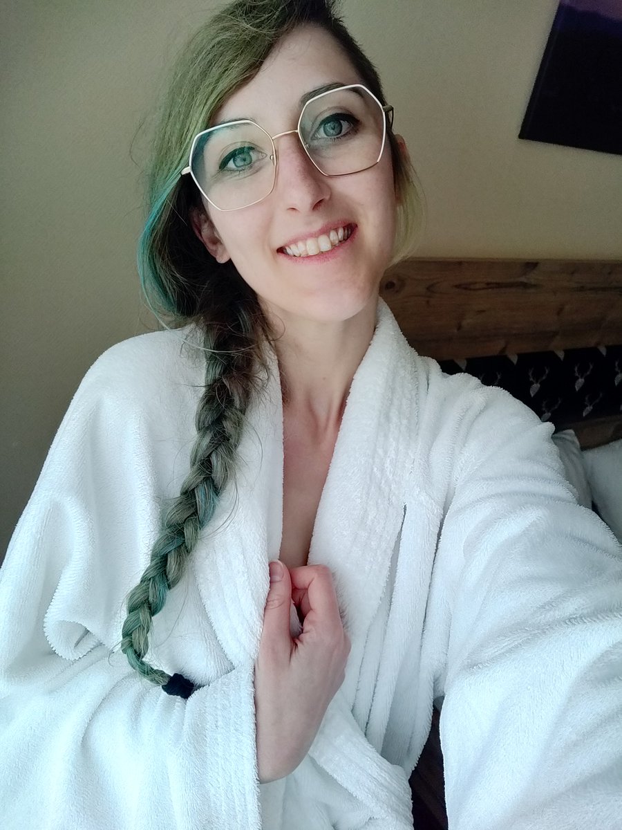 Yukeki3's tweet photo. Sauna: nude or with swimsuit?
In Germany: nude

#sauna #nude #bathrobe #swimsuit #selfie #glasses #swimsuit #hotelroom #hotelsauna #vacation #onlyfans #dyedhair #sidecut #swimming https://t.co/gJHc0oqnhm