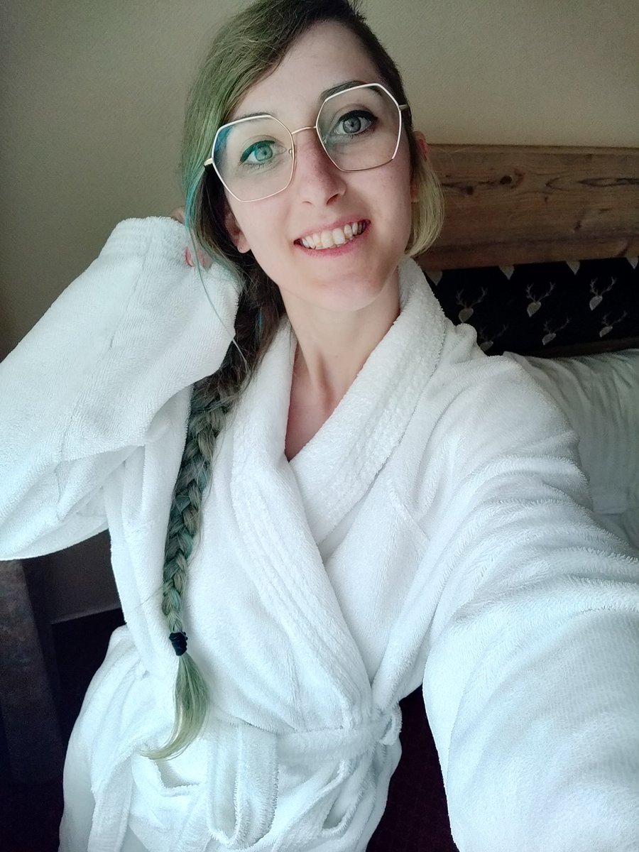 Yukeki3's tweet photo. Sauna: nude or with swimsuit?
In Germany: nude

#sauna #nude #bathrobe #swimsuit #selfie #glasses #swimsuit #hotelroom #hotelsauna #vacation #onlyfans #dyedhair #sidecut #swimming https://t.co/gJHc0oqnhm