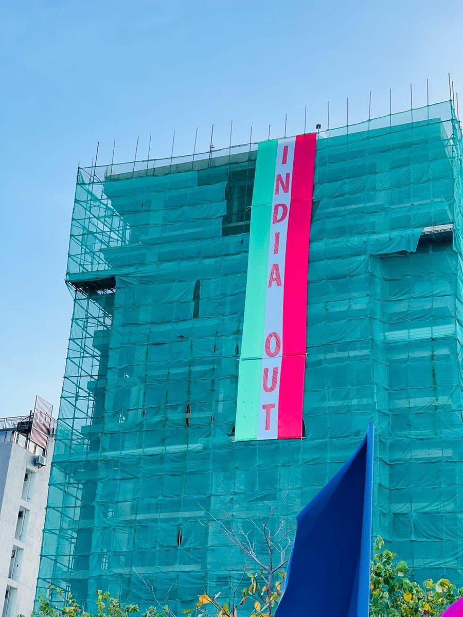 DhivehiY's tweet photo. Look at the size of #VaguYameen #BannerBoy house. This is why there is a housing problem. If only these so called nationalists thought about the common man β¦. #ArrestYAG https://t.co/1gRIXG2aDP