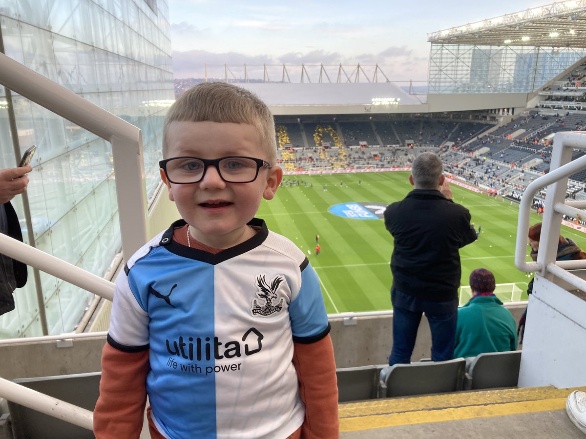 Crap result I know, but can we get a retweet for my little lad William, who was at his first ever #CPFC match last night Vs #NUFC at just 2 and a half years old. Other than kicking the seat in front a couple of times, he was good as gold and loved shouting “Red &amp; Blue”! ❤️💙❤️💙