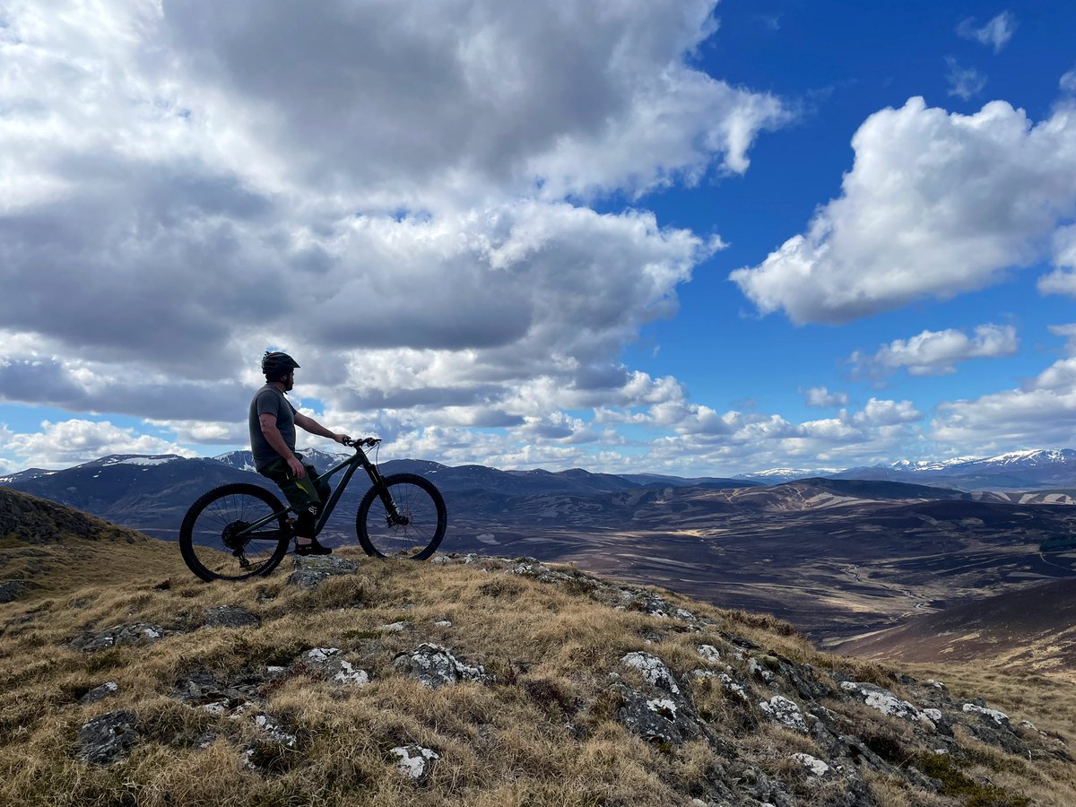 Space &amp; time 🙏🏼🏴󠁧󠁢󠁳󠁣󠁴󠁿🚐🚵🏼‍♀️🏔

Leaving the #Cairngorms today to start the long drive back home. 

Rested, recharged &amp; happily knackered from a week of this beautiful stuff. 

#ukcyclechat #ukmtbchat #scotland #cairngorms