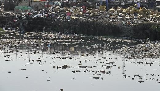 #PaleWater uncollected garbage worsens many of the environmental hazards such as killing/blocking breeding grounds for fish and create human health problems. <a href="/Mugira/">Fredrick Mugira</a>  <a href="/Water_for_Good/">Water for Good</a> <a href="/UofGWaterEnv/">UofG Water and Environment Research Group</a> <a href="/PaleWaterUg/">Pale Water</a>  <a href="/ihedelft/">IHE Delft 💧 Institute for Water Education</a> <a href="/CleanWaterNews/">Clean Water Services</a>  <a href="/H2Ojournalists/">water journalists</a>