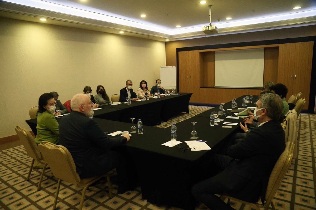 EUDelegationTur's tweet image. @EU_Commission 🇪🇺#YeşilMutabakatı’ndan Sorumlu Kıdemli Bşk.Yard. @TimmermansEU Ankara ziyaretinin ikinci gününde ilk olarak iklim değişikliği konusunda aktif STK'lar ile bir araya geldi. Görüşmede,🇹🇷'deki sürdürülebilir kalkınma potansiyeli konusunda görüş alışverişinde bulunuldu