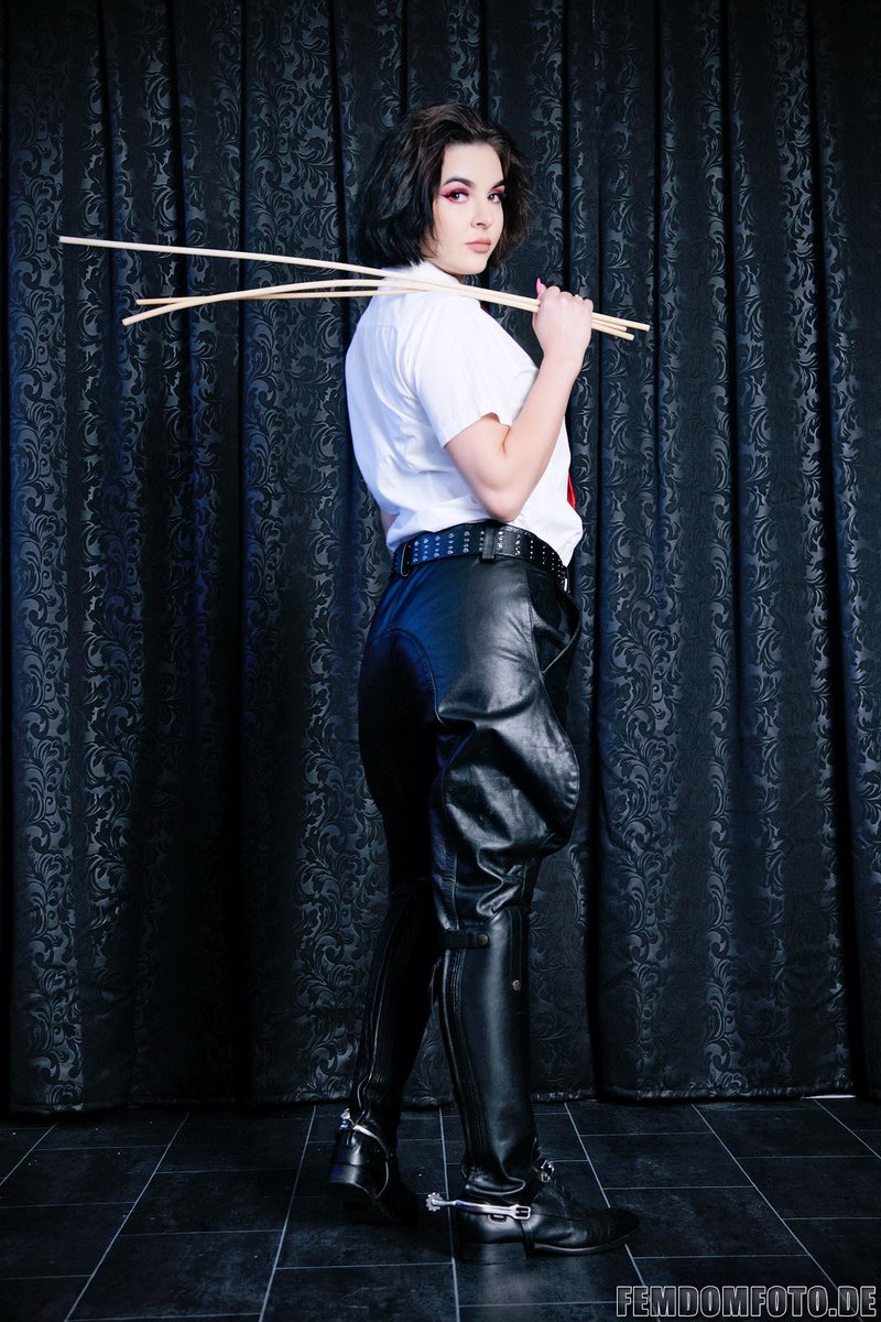 femdomfotode's tweet photo. brandnew #imageset of superbeautiful #ladykat added today to https://t.co/JSYeidSaqs #femdompov #femdomfotode #fetish #leather #mistress #caning #cane #punishment #virtualdomination https://t.co/mmMznk9eNJ