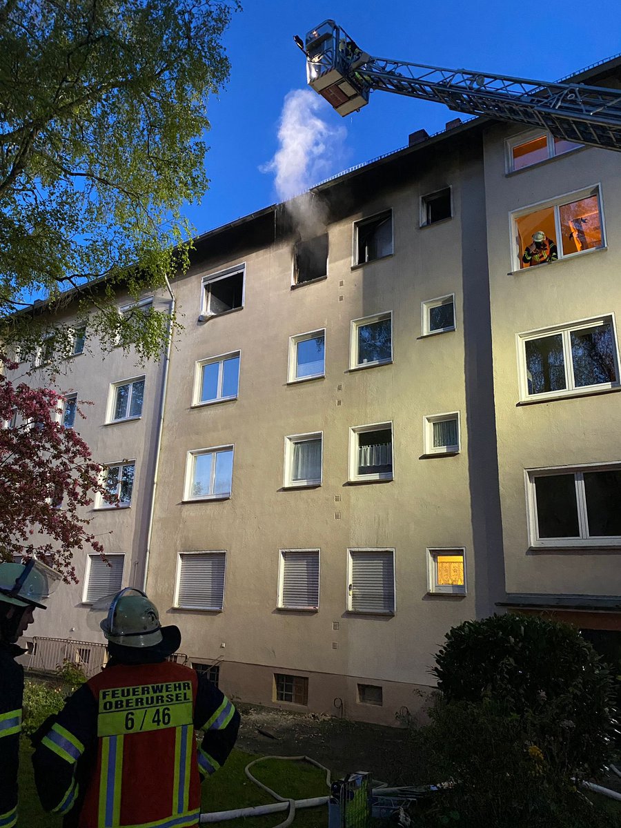 FW_Stierstadt's tweet photo. #Einsatz
#F2Y
#Wohnungsbrand
Mittwoch 20.04.2022
05:12 Uhr
In Zusammenarbeit mit der zuständigen #FFSteinbach wurde ein Wohnungsbrand bekämpft. Durch die FW wurden Personen gerettet und das #Feuer abgel.
#FeuerwehrSteinbach
@FW_Stierstadt
#DRKHochtaunus
#PolizeiWesthessen https://t.co/sfAaNrDgjP