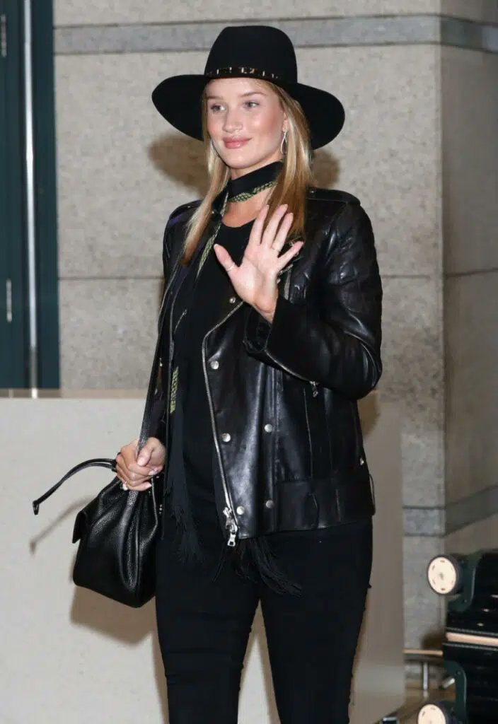 thehatwalk's tweet photo. "I have the same attitude with work - I like to give my all and work real hard."
- Rosie Huntington-Whitely

Mother's day is just around the corner..
Need gift ideas? Get it from @RosieHW from our latest blog.
#Fedora #RoseHuntington #Moms #Inspiration https://t.co/OE9UGS4wqv