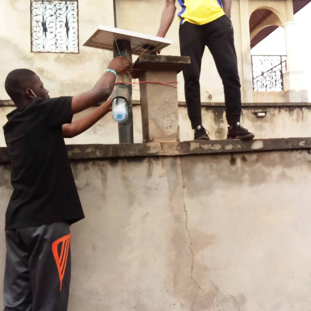 Solid_Techn's tweet photo. 🎊Journée Mondiale de la Créativité et de l'Innovation !🎊
🧑‍🔧Association Low-tech lab Yaoundé, accompagnée par @Solid_Techn avec des composants issus de D3E. 
💡Alors, soyons créatifs ! 
https://t.co/TQCUloZqnd
#innovation #foragreenerfuture https://t.co/usIl1yLPVB