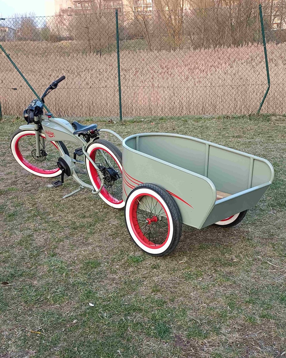 RUFF_CYCLES's tweet photo. What do you think of Marcos Ruffian trailer? 🤔 Tell us in the comments! 

We love the matching colors, the chariot shape and especially the One Piece reference with the skully! 😌

Send us YOUR Ruffian add-on 📸 Link in the bio ‼️

#ruffcycles #ruff #theruffian #ruffian https://t.co/FYEEHoVPZN