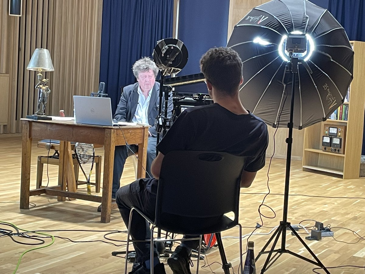 JThomasTalks's tweet photo. Great weekend of filming - watch this space #keynotespeaker #jttalks #taljs #mentalhealth #webinar https://t.co/PTwrVetoLU