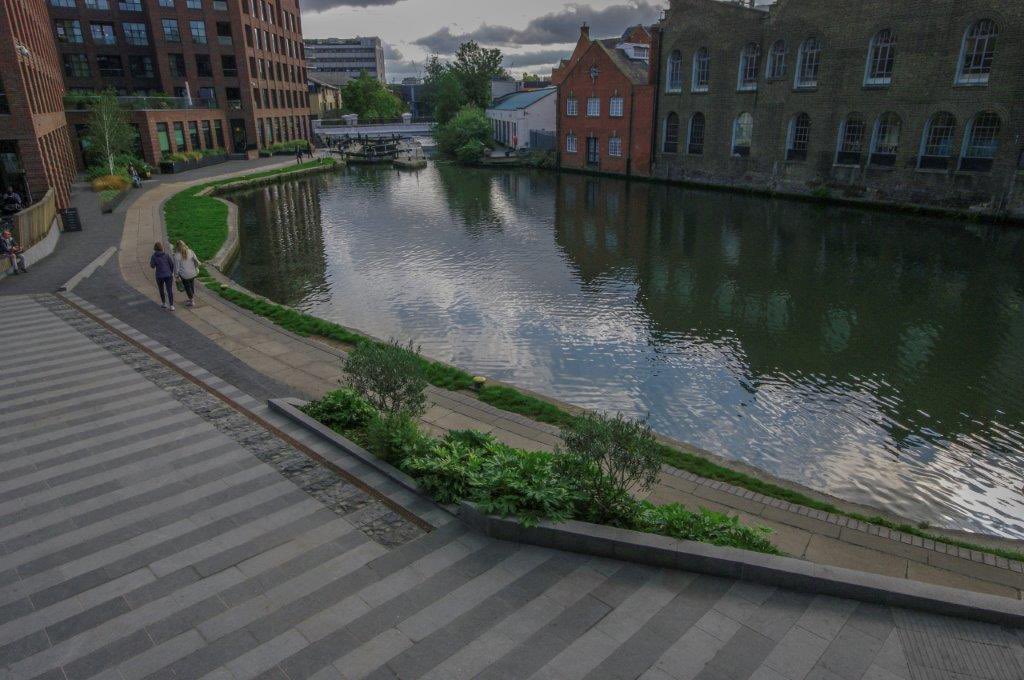 Hardscape_ENG's tweet photo. 𝘾𝙖𝙢𝙙𝙚𝙣 𝙇𝙤𝙘𝙠 𝙑𝙞𝙡𝙡𝙖𝙜𝙚
#London
As part of the ongoing regeneration of London’s vibrant Camden Town 🤩
#granitepaving #sawn #cropped #artscape #steps #tactiles #kerbs #cladding
@CamdenCouncil
@fabriklandscape
@MaceGroup
#rochfordconstruction https://t.co/BROwApsrsF