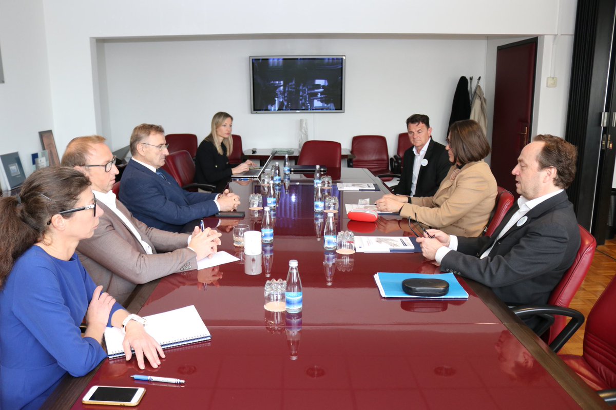 Vodstvo OZS danes gosti stranki Naša prihodnost in Dobra država. <a href="/Bulc_EU/">Violeta Bulc</a> obljublja podporo obrtnikom in podjetnikom, ključni cilj pa je boj proti korupciji. #soocenja #Volitve2022
