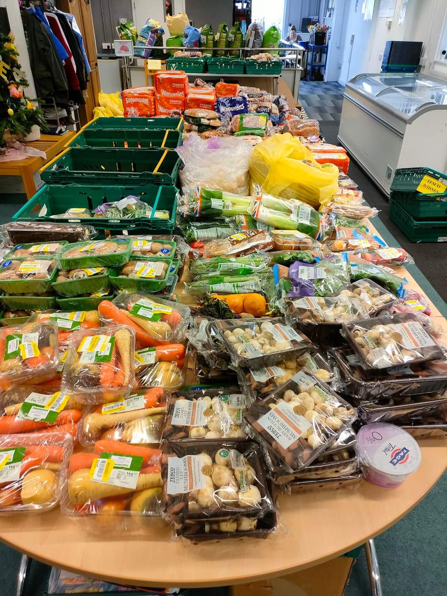 FOMeadowside's tweet photo. @charlotte2153 @WelfareTeam
@RadioWarrington
@WWRLFoundation
@WarrWolvesST
Huge amount of FREE FOOD today until 1, at 2 festival avenue wa29ep https://t.co/wWbhpK7CHU