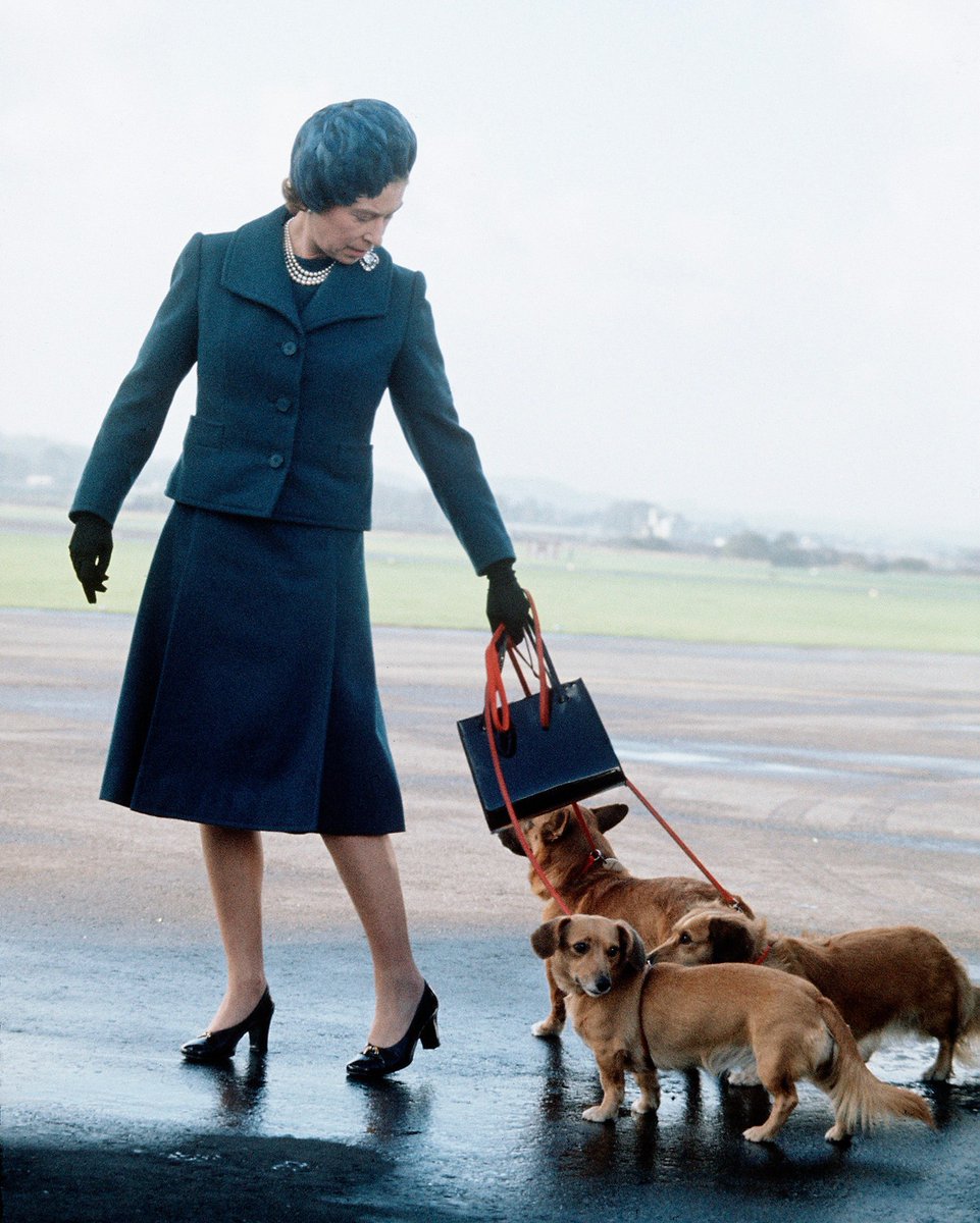 GlamourMagUK's tweet photo. Happy birthday to #QueenElizabeth, who turns 96 today ❤️

Take a look back at the Queen's boldest fashion moments as we celebrate the royal style icon: https://t.co/w3RDrypftV https://t.co/1enbxfdJ1p