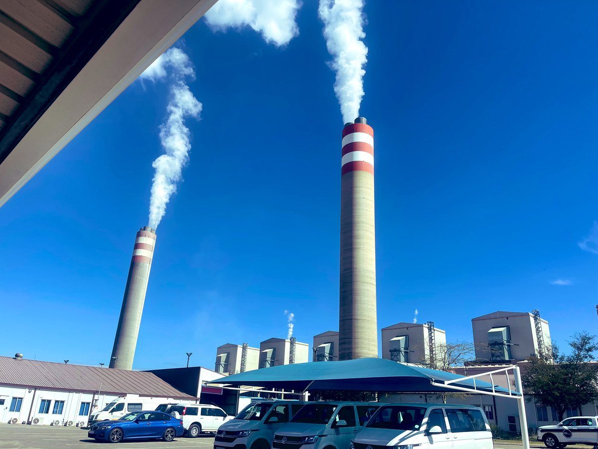 HeidiGiokos's tweet photo. Kusile Power Station once fully completed will be the world’s 4th largest coal plant. Construction on the plant started in 2008, it was meant to be finished by 2014. It will now only be completed by 2025. That’s 17 years later instead of 6. Scopa is here today for a visit. #eNCA https://t.co/cR9lcqN4aE