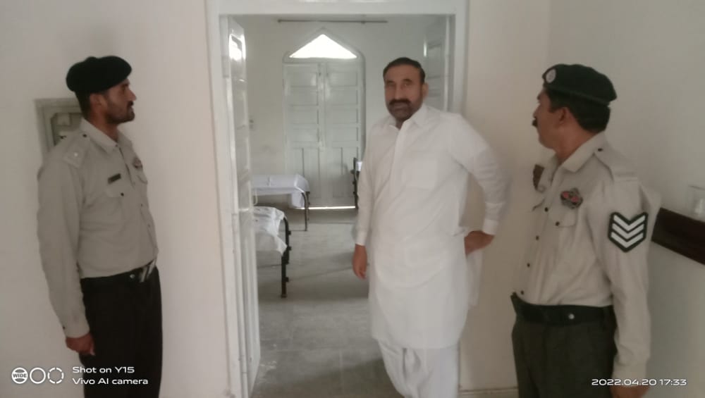 php_region's tweet photo. ایس پی پٹرولنگ ڈیرہ غازی خان ریجن چوہدری محمد شریف نے پیٹرولنگ پوسٹ شادن لنڈ کا سرپرائز وزٹ کیا 
 انہوں نے نفری کی حاضری ریکارڈ پوسٹ اور
بلڈنگ پوسٹ کا معائنہ کیا ملازمان کو بمطابقsop ڈیوٹی سرانجام دینے کی ہدایات دیں https://t.co/9xqYAEjzwG https://t.co/EK7ex5AePd