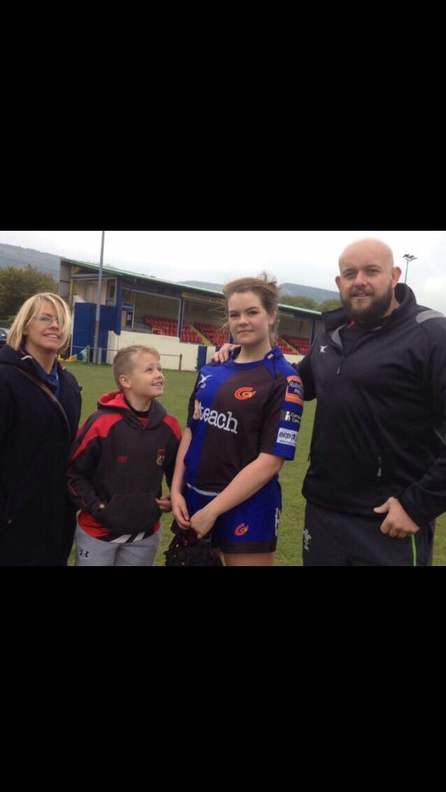 jamiemeredith35's tweet image. Such a proud moment ❤️watching Sonny making his debut for the @dragonsrugby u16s last night. He’s grown a bit since watching his sister make her debut for the @DragonsWomen u18s. @DRA_Community @MiniBrewers @rhymneyrugby @Cwmrhymni #rugby #backrow #talented