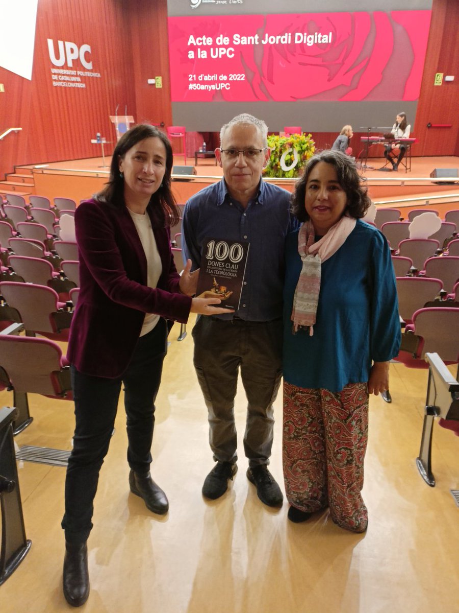 therfer's tweet photo. Calen més obres com la d'@Oriol_Boix_dee i #SandraPosada "100 dones Clau en la història de la ciència i la tecnologia" de @Cossetania
👉Amb @necaro12 una gran científica i col•laboradora 😄🌹📚 #50anysUPC https://t.co/ciIFcVXAzZ