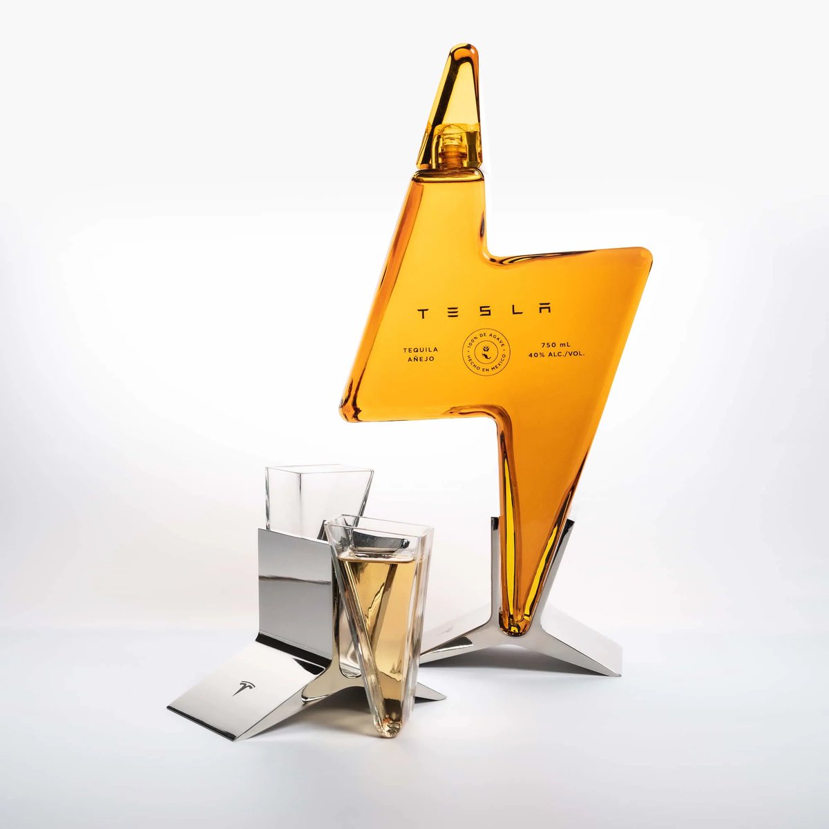 AlltomTesla's tweet photo. Var det någon lyckligt lottad här som hann beställa Limited Edition av Teslaquila? Endast 420 exemplar tillverkade.
#Tesla #Teslaquila #LimitedEdition https://t.co/v4rYbMPHNT