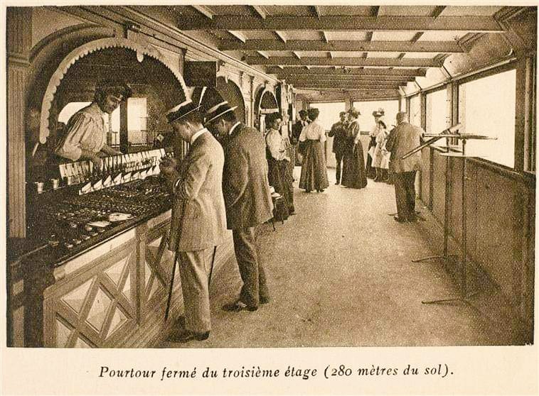 parisvisites's tweet photo. Archive rare : sur la Tour Eiffel oui... mais vers 1900... #Paris #Ffance #patrimoine #eiffeltower #photo #tourisme https://t.co/40jCNGvkSh
