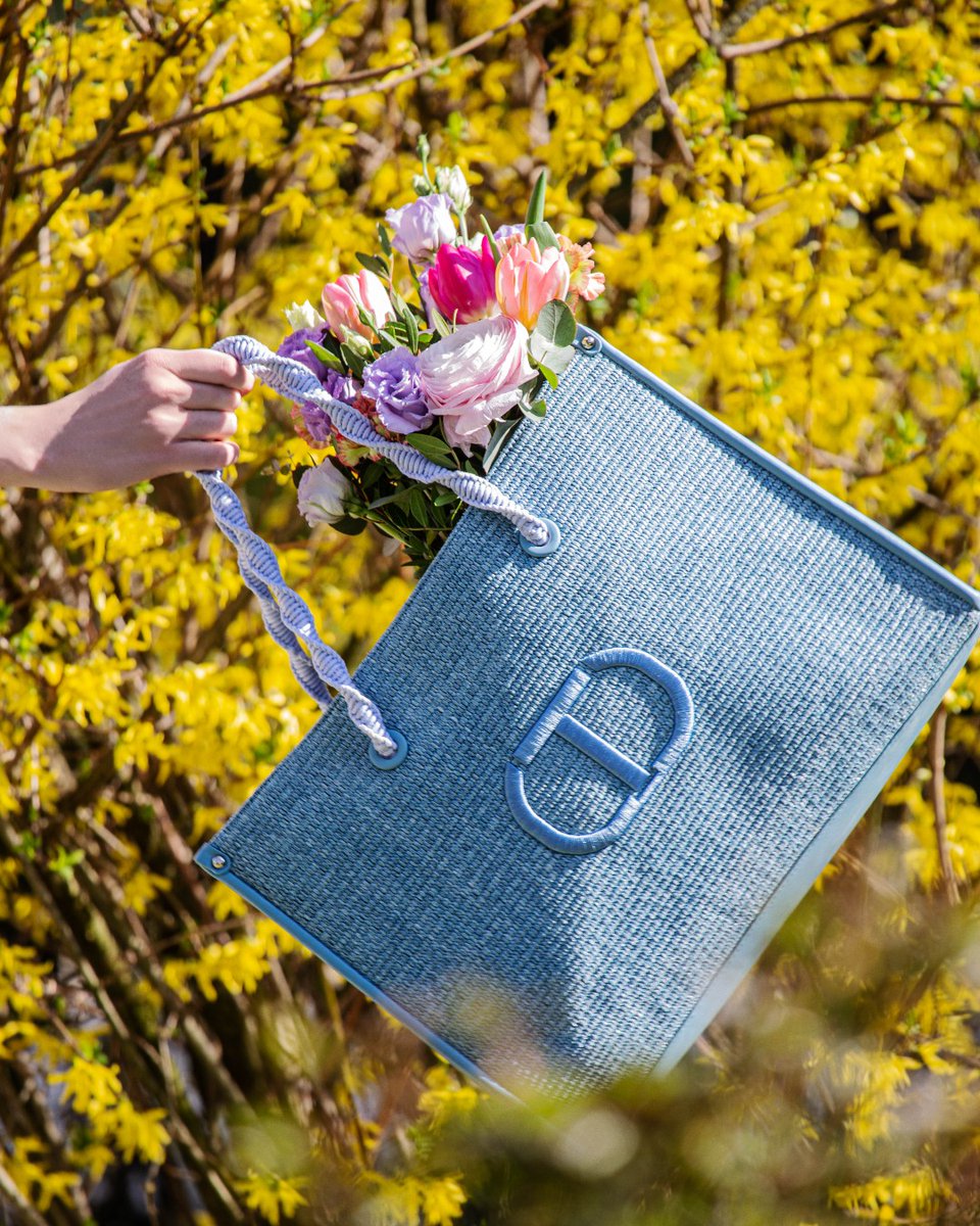 twinsetofficial's tweet photo. #DarlingBag 🌸
Perfect for travel and everyday use ✔️
Spring colours to enter the perfect mood, which one is your favourite? 😍

> https://t.co/fa7RhKoVTj
 
#TwinsetMilano #TwinsetLover https://t.co/G3BzEKEcX4