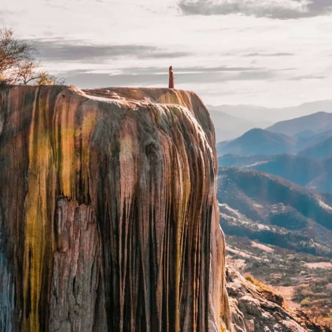 lucesmexicanas's tweet photo. Un clásico de clásicos. Hierve el Agua y sus cascadas petrificadas ya son una postal esencial de Oaxaca, por lo mismo el nivel de turismo en el sector es altísimo. #oaxaca #mexico #oaxacamexico #mezcal #a #xico #cdmx #oaxacatravel #m #travel #n #oaxacacity #o #puertoescondido https://t.co/9X21h5o2xM