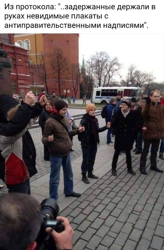 Boxingdo's tweet image. а по-моему, у них в руках ядерные бомбы, которые они хотят скинуть на кремль