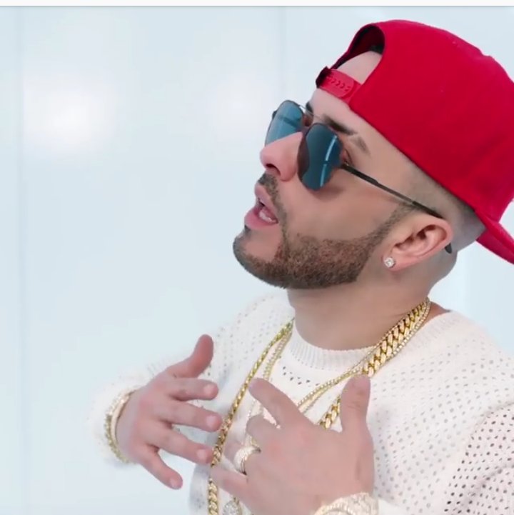 wisinyyandelinf's tweet photo. Aun no tengo foto contigo @yandeloficial 🥲.
Pero que tal este #YandelTBT
Cuando grabaste el video de #SoloMia 🔥❤. https://t.co/GvODoW3XkX