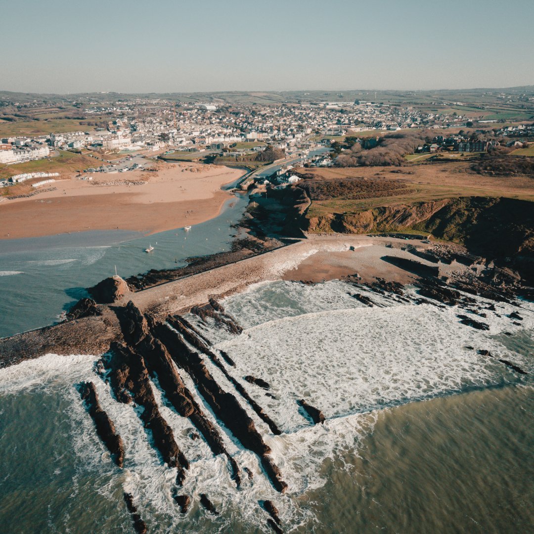 Burn Coastal Retreat is the ideal base for exploring Cornish seaside towns such as Bude. 
​
​Inland you'll find bustling market towns, historic castles, and charming country houses set against the rugged Bodmin Moor. 
​
luxurylodges.com/burn
​
​#Bude #luxurytravel #luxurylodges