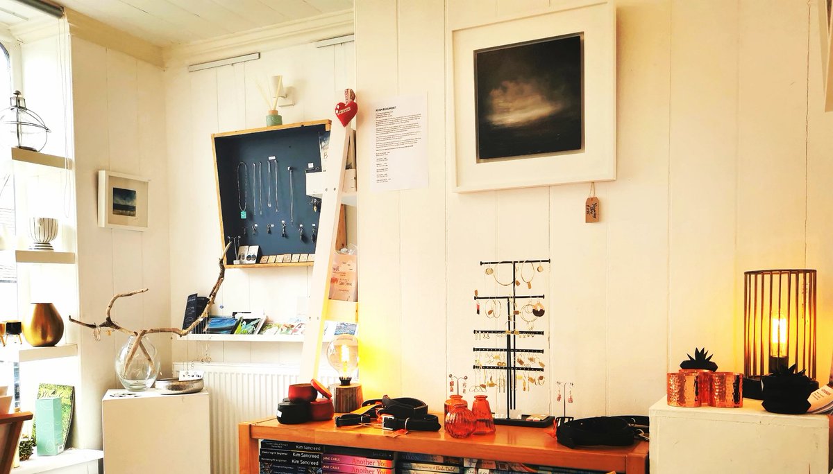 terrace_gallery's tweet image. It&apos;s feeling kind of cosy in the gallery today with these funky lights from @snowbunting and atmospheric artwork from our current exhibition by Adam Beaumont  ...
#penryn #artgallery #funkyvibes #cooltunes #coza #cozy #lighting #lamps #lazyafternoon