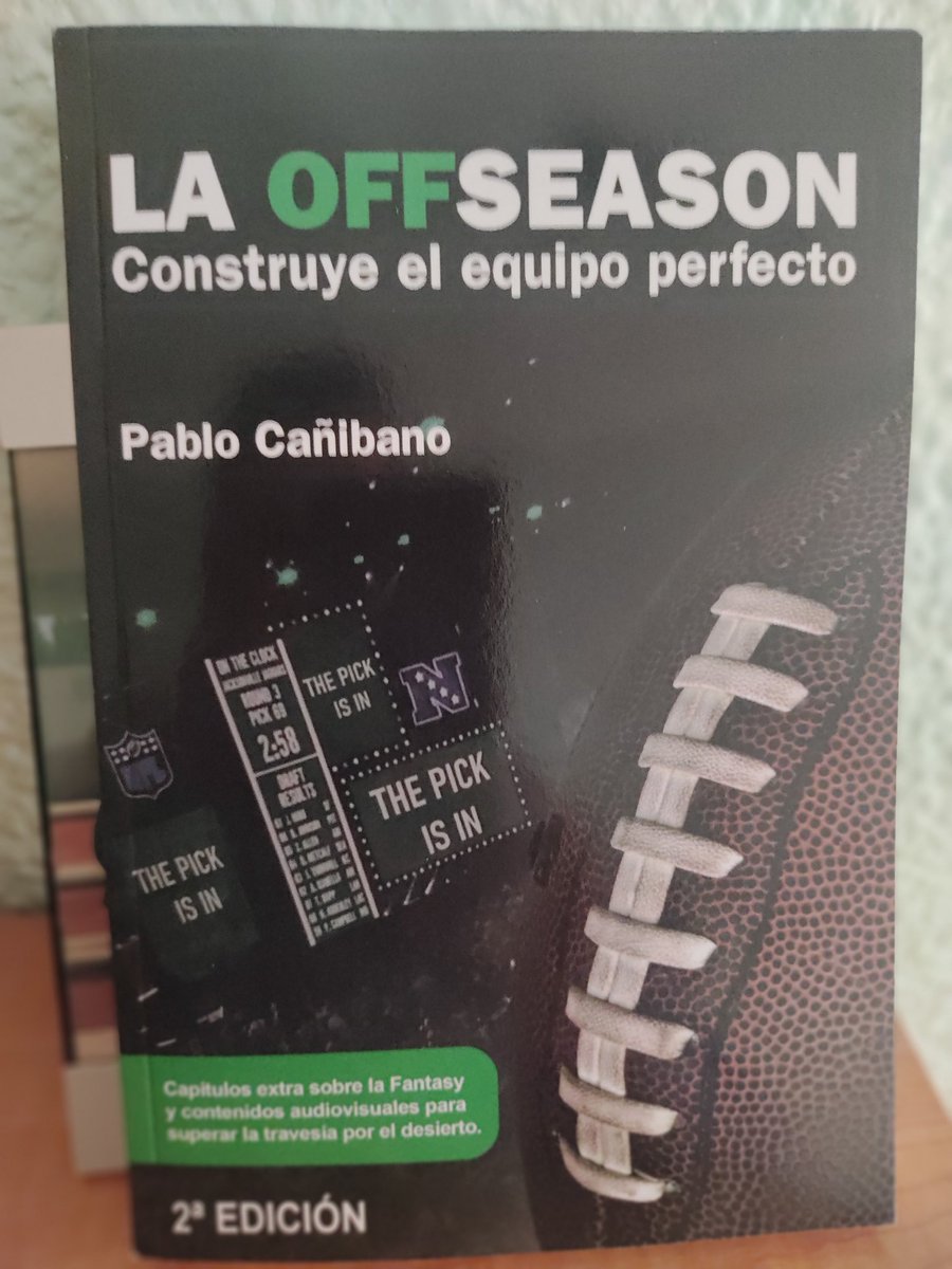 Me ha llegado esta joya de <a href="/pablogigante7/">Pablo Cañibano</a> <a href="/SeaHawkersSpain/">Seahawkers Spain 🏈🎡</a> deseando poder leerlo, y sobre todo, aprender. Muchas gracias.