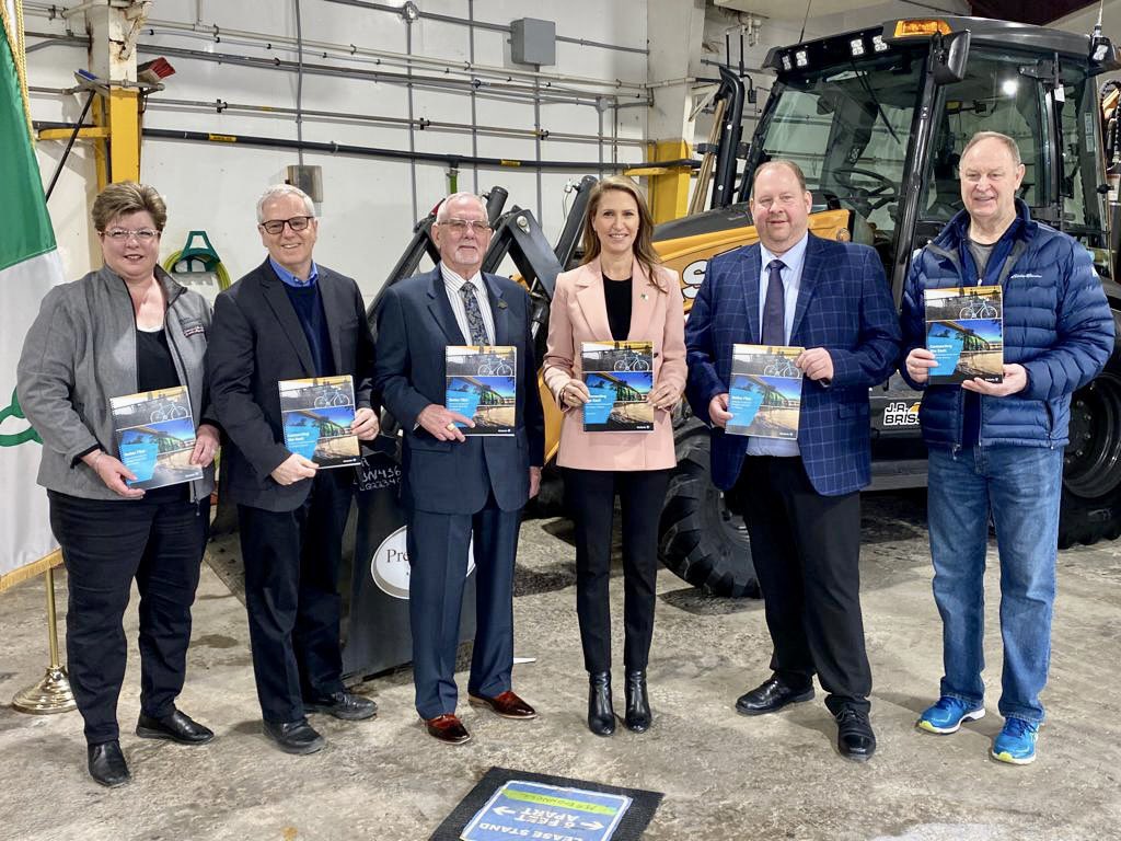 C_Mulroney's tweet photo. Eastern Ontario is a rapidly growing region, but people and businesses here already face significant transportation challenges.

That’s why our government has released Connecting the East: a draft transportation plan for eastern Ontario, to help keep people and businesses moving! https://t.co/tunFsPgOPn