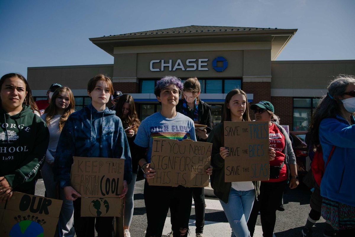 eqat's tweet photo. We challenged “climate pharaohs” of our time like
@Chase &amp; @Vanguard_Group and came together to demand a sustainable and thriving future for all of creation. 

#VanguardSOS #VanguardsBigProblem https://t.co/UzBS4FhlHe