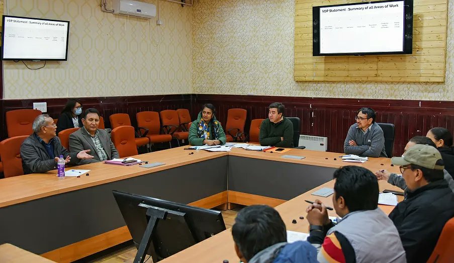DIPR_Leh's tweet photo. A meeting reg. the preparation of the #VillageDevelopmentPlan  under the #SaansadGramAdarshYojana (SAGY) was held today at the DC Conference Hall under the guidance of the Project Manager, SAGY, Uma Moorthy.
@LAHDC_LEH @DvCom_Secretary @DC_Leh_Official @ddnewsladakh @prasarbharti https://t.co/VWdl9LsicZ