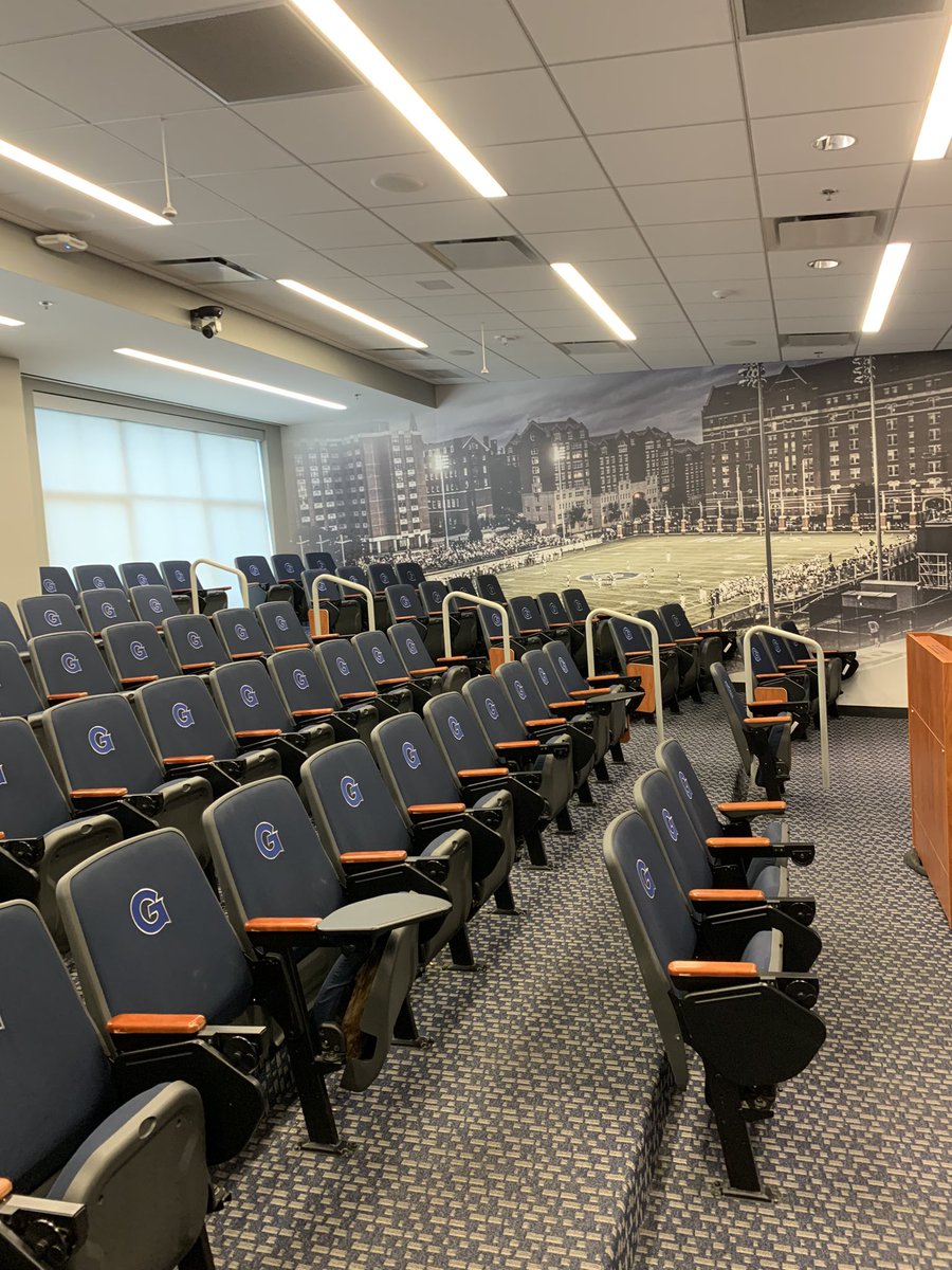 Luke_Watson9's tweet photo. Had an amazing time at @HoyasFB today, thank you @jackwmcdaniels for inviting me and showing me around the school. Can’t wait to be back for camp! @coachsgarlata @CoachThames21 @FootballLangley https://t.co/Br6H6NHEUm