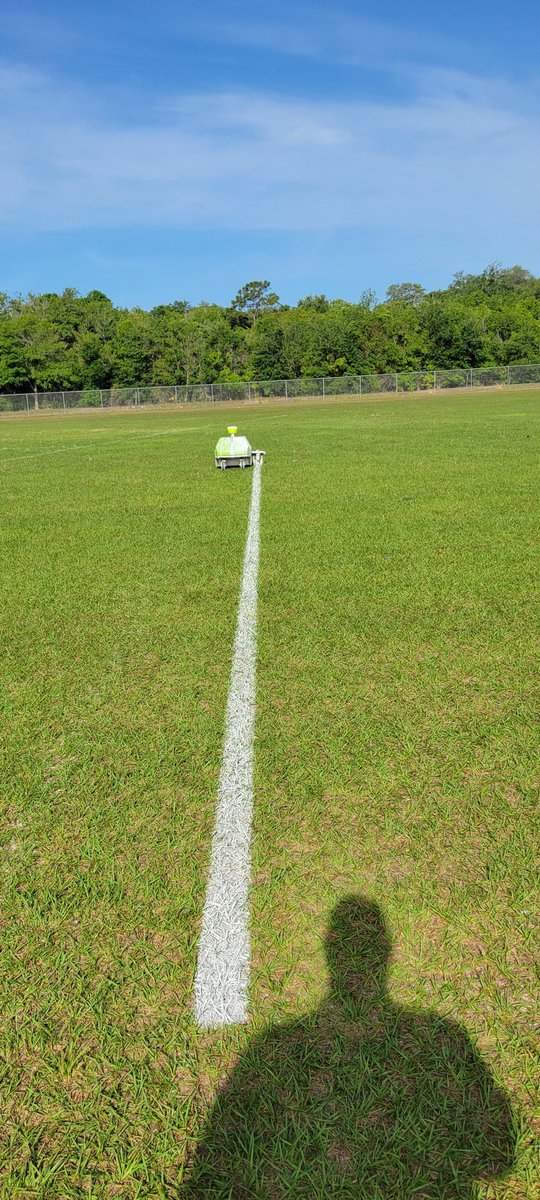 CoachShort2's tweet image. Spring football in 4 days!!
Time to paint the practice field!!
Thanks to my guy @steele_colten and @Turf_Tank making my life much easier!!
#dontneedpaintclothes
#dontneedpaintshoes
#backsaver 
#timesaver 
#WinToday