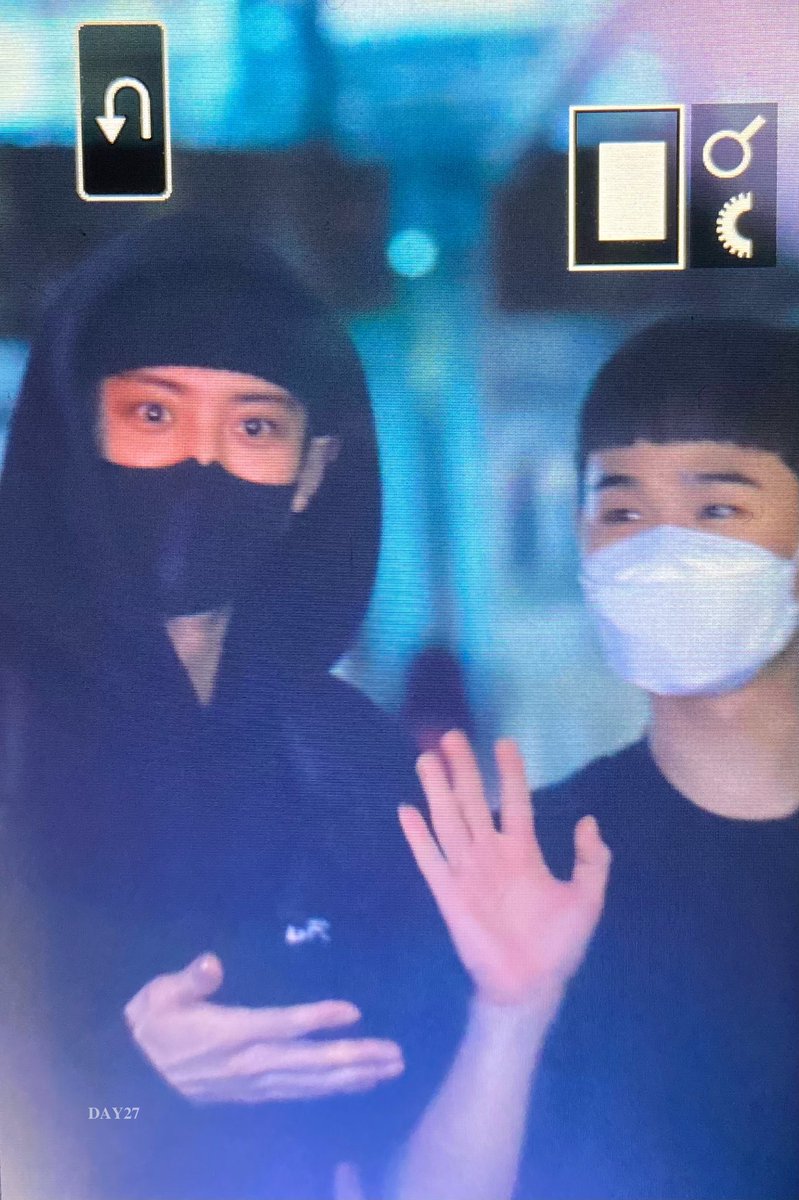 day_twentyseven's tweet photo. 220421 👋🏻🖤

#찬열 #CHANYEOL  
#朴灿烈 #チャニョル #ชานยอล
#EXO_SC #EXO 
@weareoneEXO 
#LamanIsBack 
#MeissingChanyeol https://t.co/xiwXAxwRIG