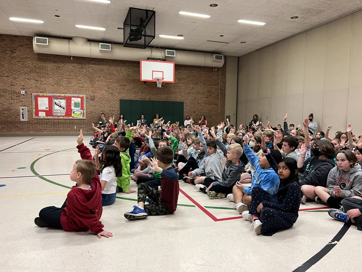 MrsSchmidtOJR's tweet photo. We were treated to an author’s visit today!  Mr. Daryl Cobb entertained us with music, read alouds, and motivated us to be writers.  Thank you Mrs. Ponto for organizing. #WhatMakesFCSpecial ⁦@OwenJRobertsFC⁩ ⁦@libraryfc⁩ https://t.co/xkNPMCENEr