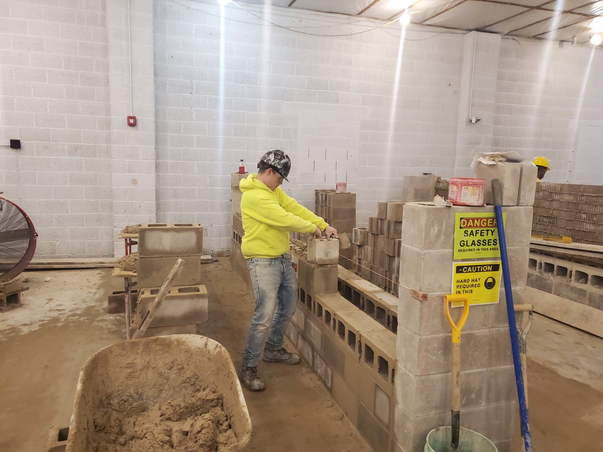BricklayerIA's tweet photo. Bricklayers &amp; Allied Craftworkers Local 3 Iowa's pre-apprentices are in week 7 of their training. MII is proud to support only training program for the trowel trades in Iowa. Good job to these future journeymen! https://t.co/vGvZNi3ohF