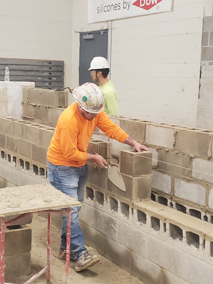 BricklayerIA's tweet photo. Bricklayers &amp; Allied Craftworkers Local 3 Iowa's pre-apprentices are in week 7 of their training. MII is proud to support only training program for the trowel trades in Iowa. Good job to these future journeymen! https://t.co/vGvZNi3ohF