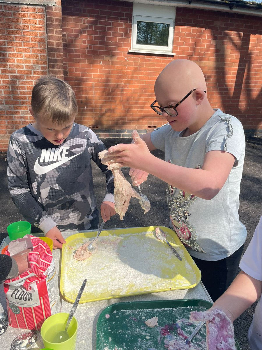 InclusiveEvery1's tweet photo. Our #HAF Easter Camp is almost coming to an end... see you tomorrow for some more fun! #Easter2022 #Easter #EasterCamp #HolidayActivityFund #InclusiveSports https://t.co/H0vJmXWgtB