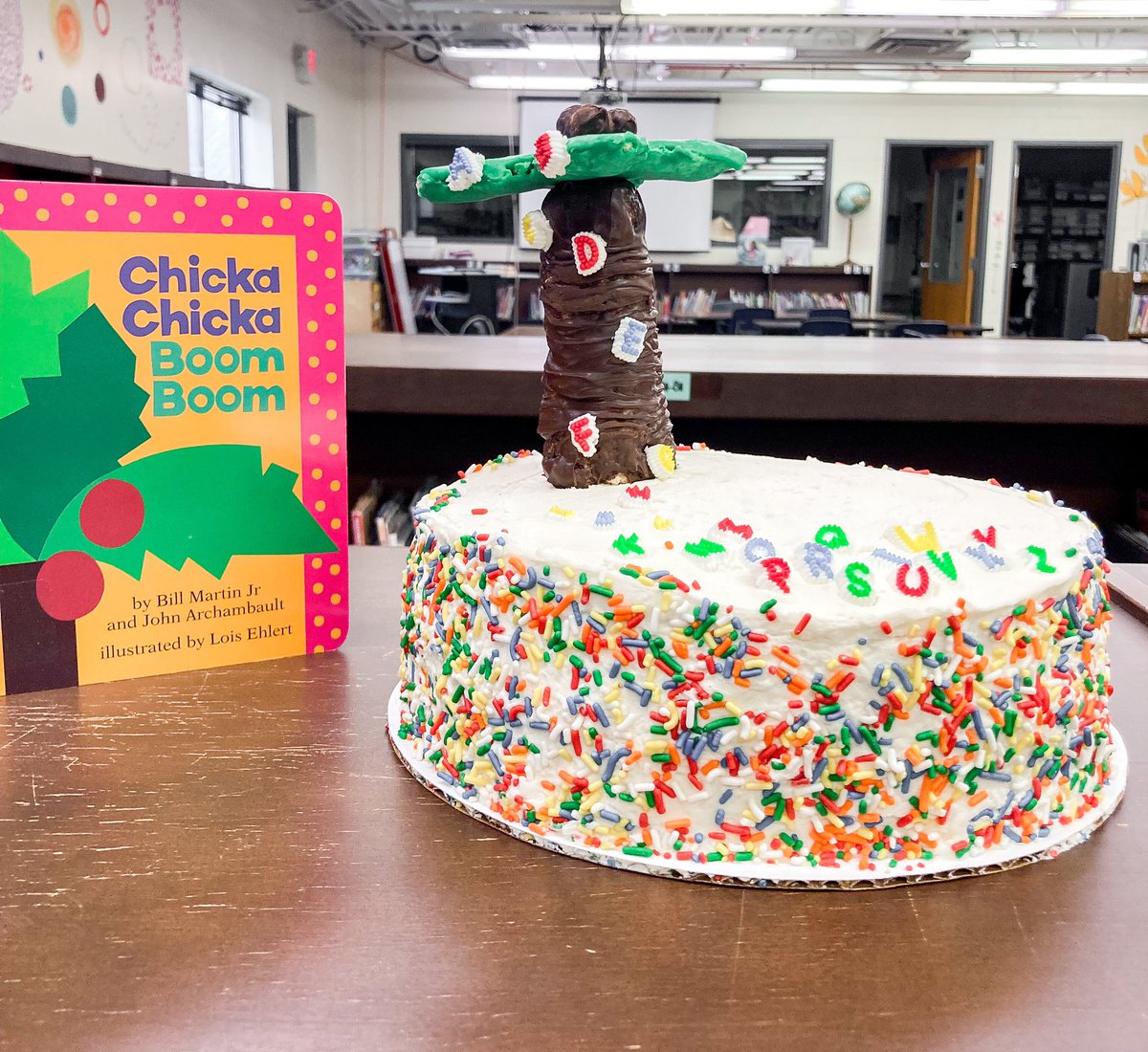 tierneyrowe's tweet photo. Will there be enough room in the library for all these cakes?! #WEatMV #cakeauction https://t.co/kmmUc3WHwg