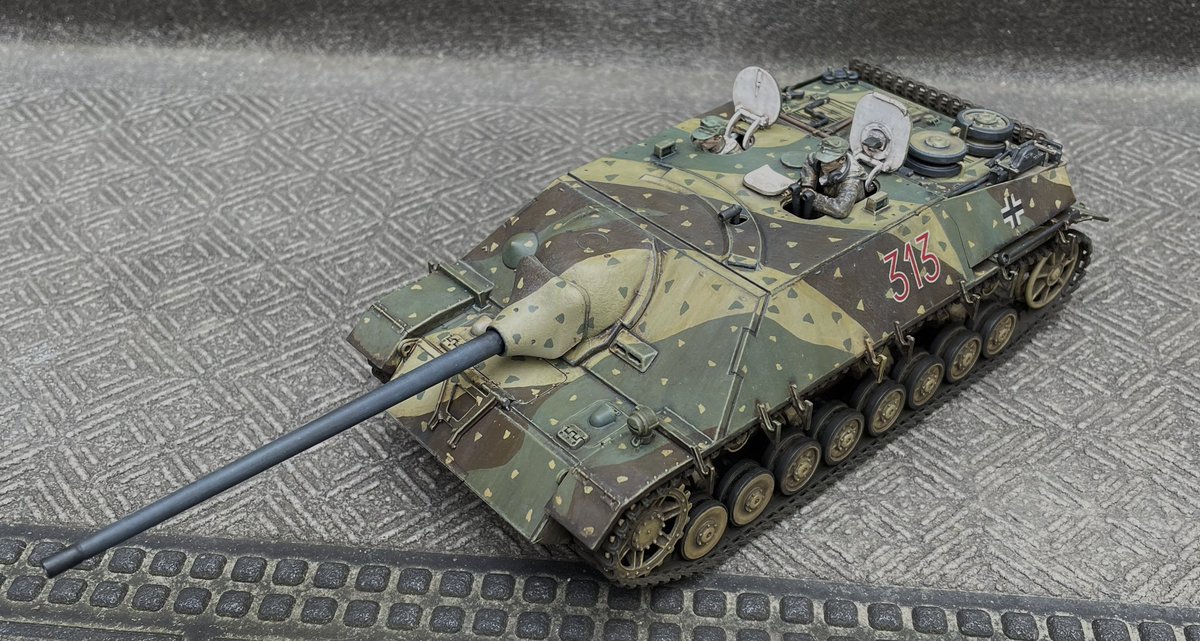 satttall's tweet photo. 戦車たのしい
エアブラシ壊れて鬼の筆塗り
-4号駆逐戦車70(v)ラング-

 #筆塗りチャレンジ 

 #模型 #プラモデル #戦車 #戦車模型 #タミヤMM #タミヤ #筆塗り https://t.co/jM5avv0DTf