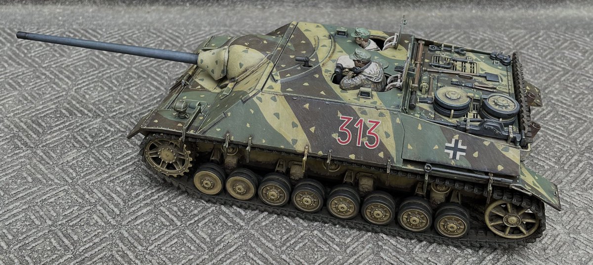 satttall's tweet photo. 戦車たのしい
エアブラシ壊れて鬼の筆塗り
-4号駆逐戦車70(v)ラング-

 #筆塗りチャレンジ 

 #模型 #プラモデル #戦車 #戦車模型 #タミヤMM #タミヤ #筆塗り https://t.co/jM5avv0DTf