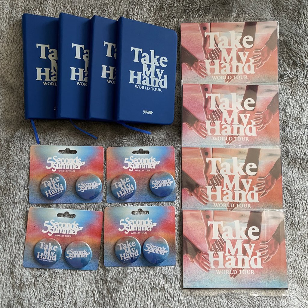 CallOutCalPal's tweet photo. 5SOS vip/soundcheck worldwide giveaway!

❤️4 winners❤️-VIP bag contents (no lanyards)
1x badges, 1x notebook, 1x photos EACH!

Rules:
Must be following me
RT this tweet AND the tweet under

(Please don’t enter if you’ve already had/are having VIP this tour)
-closes end of May- https://t.co/Przz1GLttg