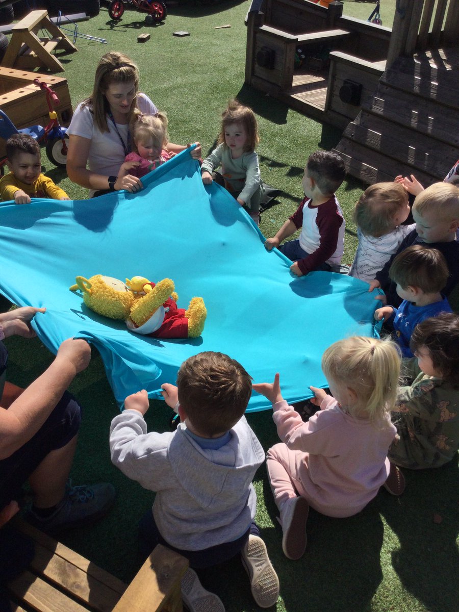 mccreadyfamily's tweet image. This afternoon, the Rainbows joined in with a book bug session where they made choices choosing their individual favourite songs and everyone joined in. The children particularly enjoyed hiding under the lycra playing peekaboo. #bookbug #languageandliteracy 📚🎼