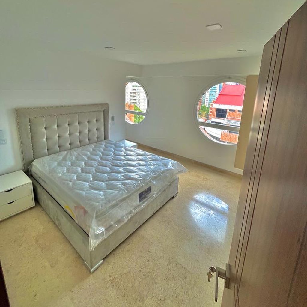 elisresidence's tweet photo. EN ALQUILER

PH de 3 niveles
150mts2
📍El Rosal
2 habitaciones 
4 baños

📲04143244767 https://t.co/byDdKWz17e
