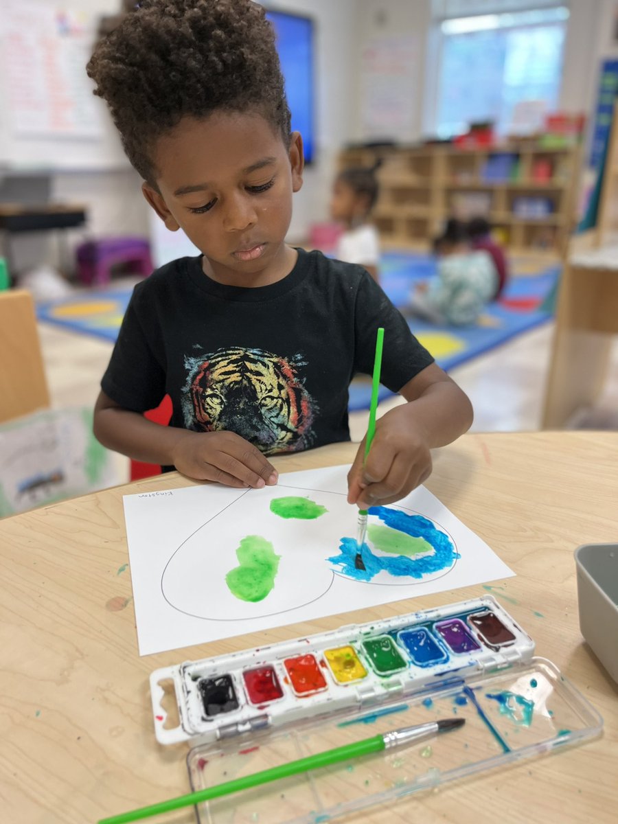 BilalsPreKClass's tweet photo. Collaborative conversations and watercolors as we get ready to celebrate Earth Day tomorrow!! 🎉🌎❤️ @aps_OEL @APSGardenHills #EarthDay2022 #thisisprek https://t.co/mkEF9CPmbP