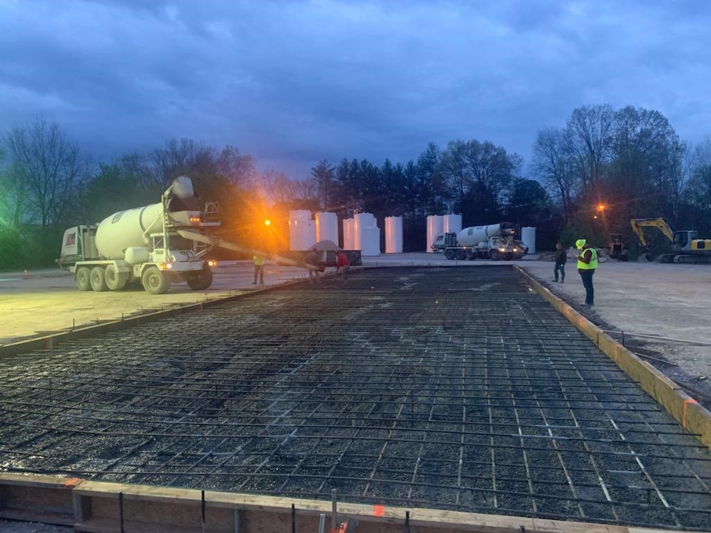 TAMSystems's tweet photo. 3:30AM Concrete Pour began!
120FT Long - 35FT Wide - 3FT Deep ๐คฏ
@ Continental Refining Company, LLC - Somerset KY
#tamsystems #concrete #soybeanprocessing #project #howyabin https://t.co/C1l3GvlnEF