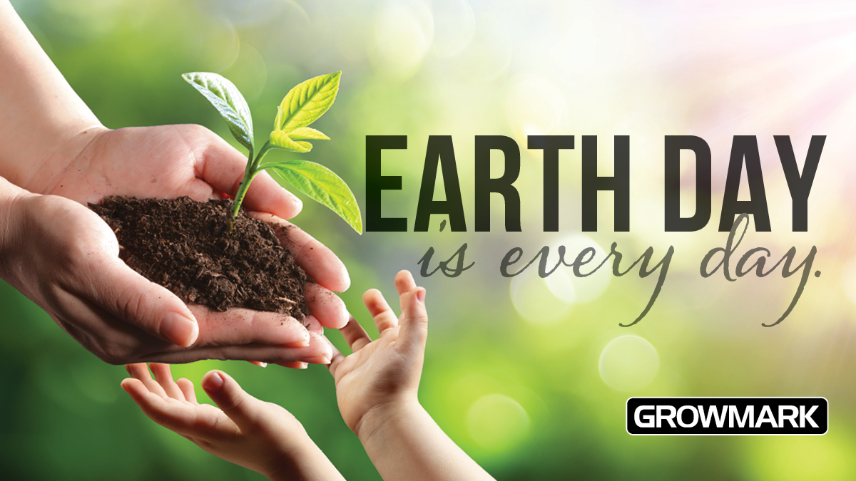 GROWMARK's tweet photo. Happy #EarthDay2022🌎! Thanks to all the farmers who care for our land and soil. Visit https://t.co/kI2r3jABSs to learn more about the FS GROWMARK System #sustainability initiatives. https://t.co/HUmBO0ZNR0