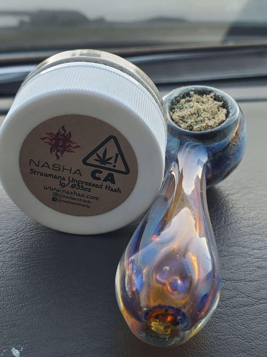 A bowl of Purple Punch with some Strawnana unpressed hash for breakfast... Good morning!!!